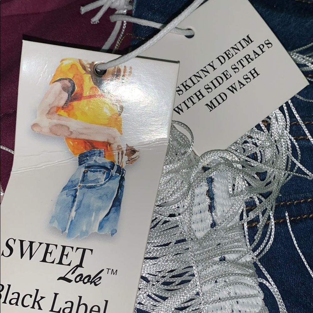 😍Blue denim jeans with white frills 😍